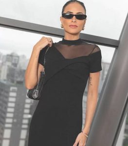 Vestido viscose canelado com tule e detalhe no busto